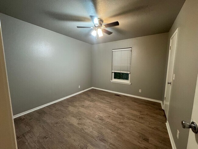 Building Photo - Cute 3 bed 2 bath in Broken Arrow