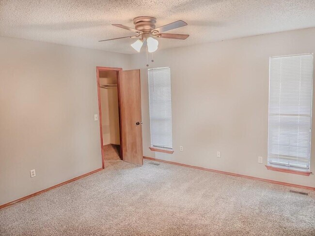 Building Photo - 11601 SW 5th St