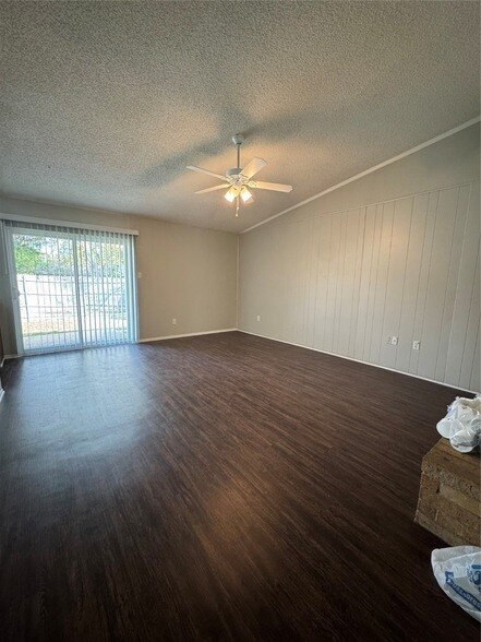 Building Photo - 1925 Bosque Dr