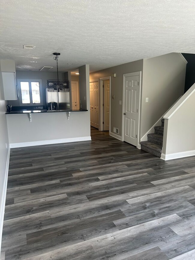 Building Photo - 2 Bedroom  2 1/2 Bath Condo