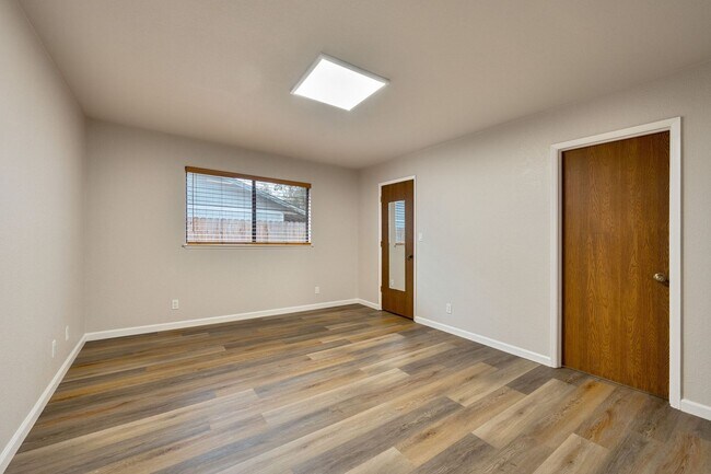 Building Photo - Updated 2 Bed, 2 Bath Duplex with Private Fenced Yard in Rescue!