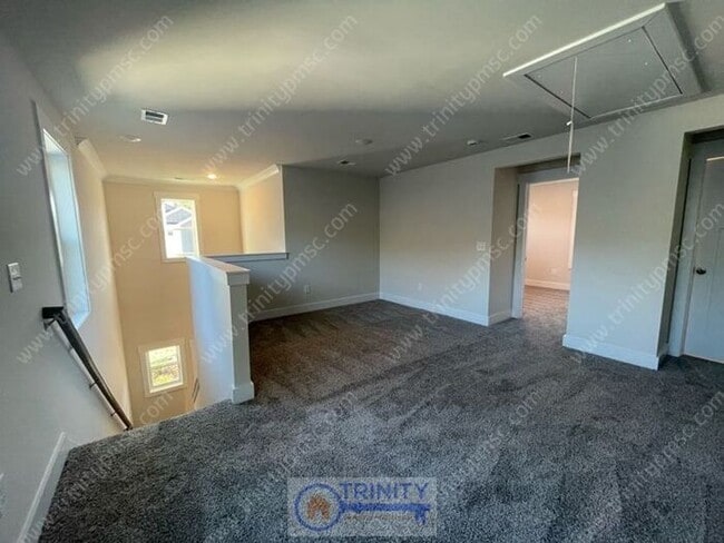 Building Photo - Beautiful and spacious! Ready for move in!