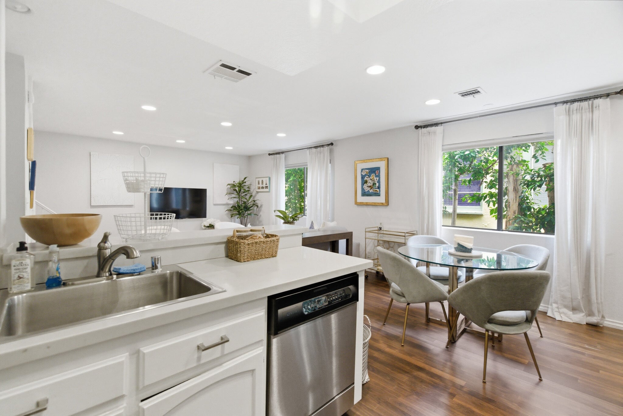 Building Photo - 839 S Holt Ave