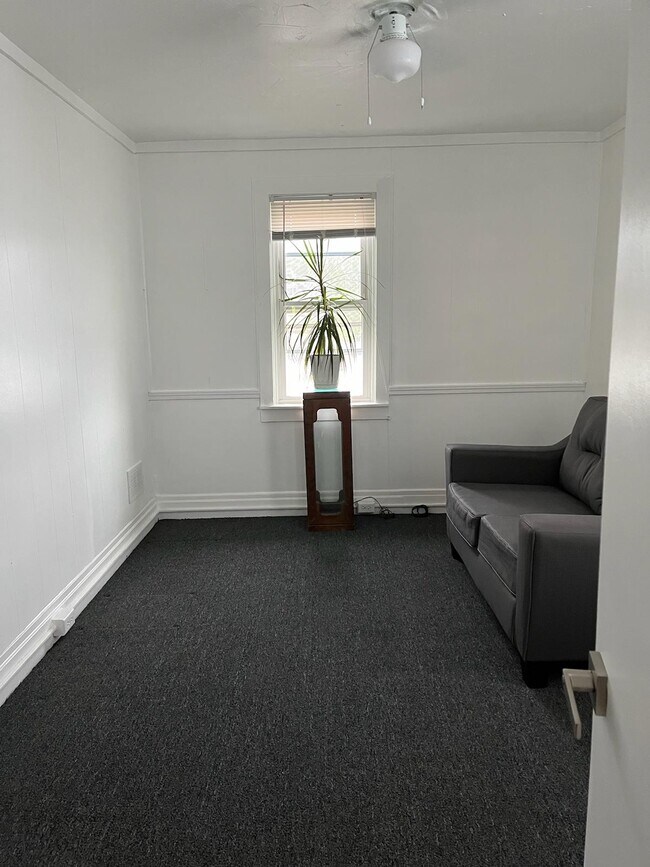 Building Photo - 27 Norton St