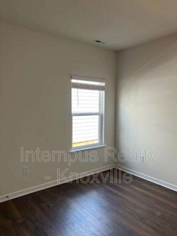 Building Photo - 1311 Hampton Pl Cir