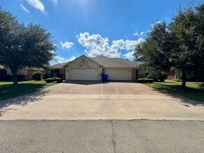 Building Photo - 1207 Phoenix Trl