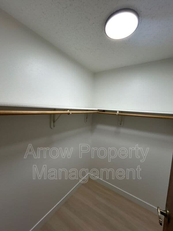 Building Photo - 203 E Arbor Ave