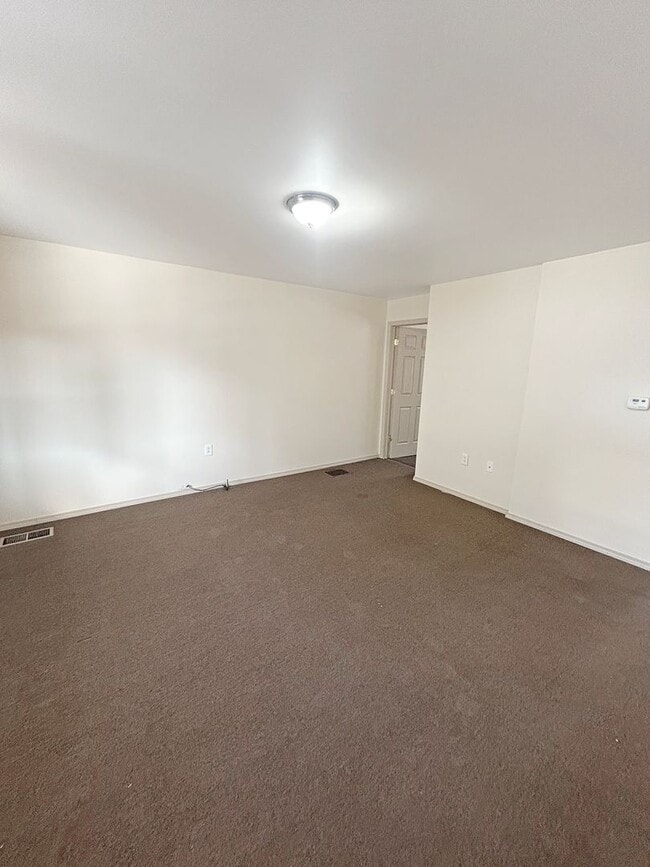 Building Photo - 36 Hickory St