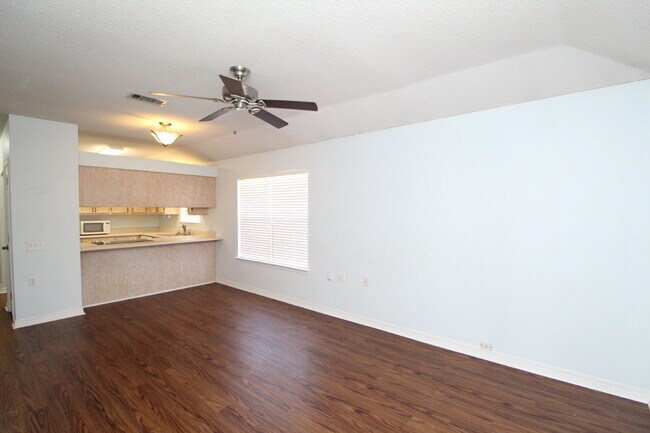 Building Photo - Charming 2BD/2BA Cottage in the Cottages a...