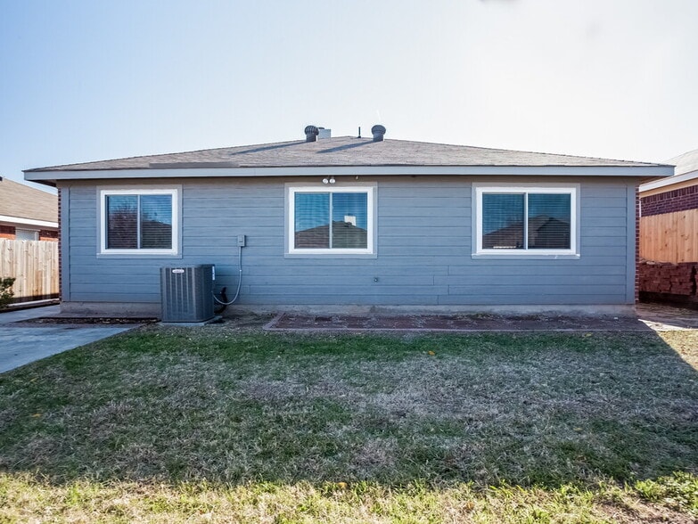 Building Photo - 2370 Stagecoach St