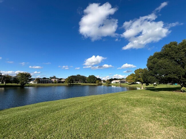 Building Photo - Waterfront Pool Home in Waterford Lakes