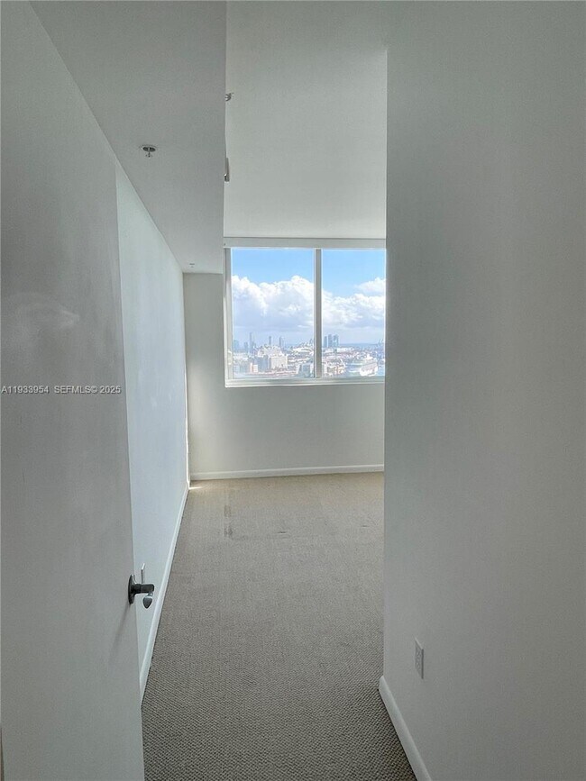 Building Photo - 253 NE 2nd St