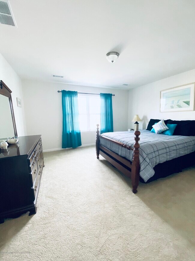 Building Photo - 1402 C St