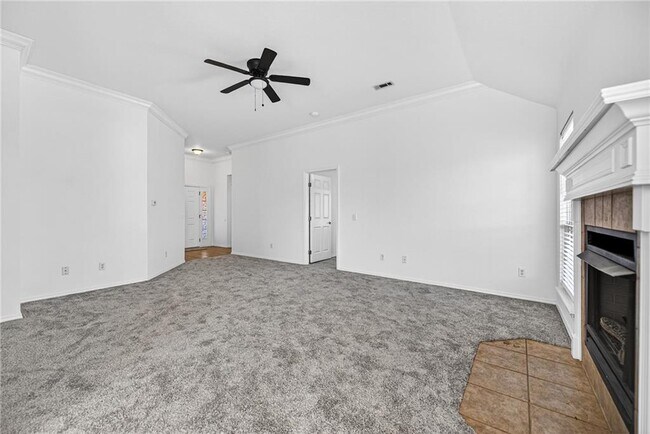 Building Photo - 1562 Hutchinson St