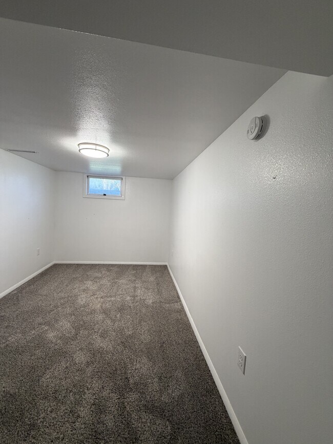 Building Photo - 2520 Lillis Ln