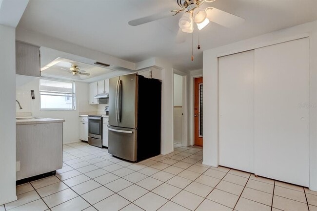 Building Photo - 3735 Mynabird Dr