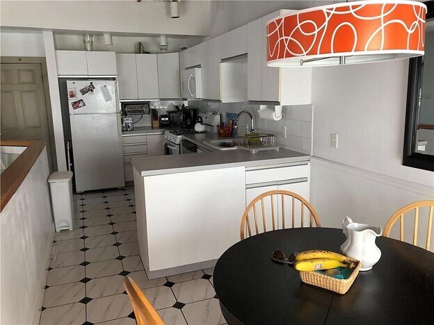 Building Photo - 45 Ayrault St