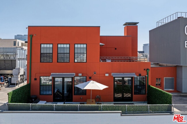 Building Photo - 746 S Los Angeles St