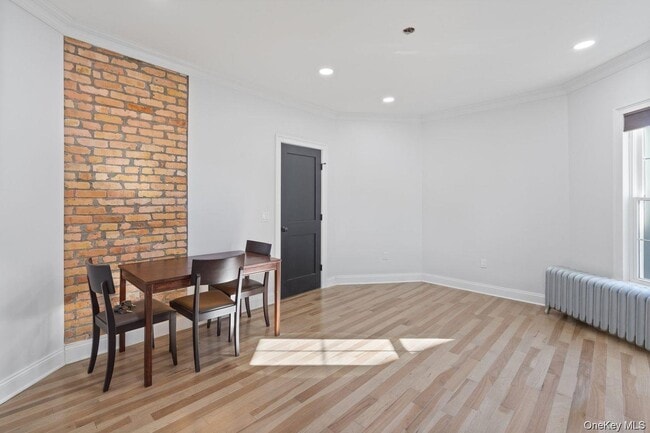 Building Photo - 46 Elton St