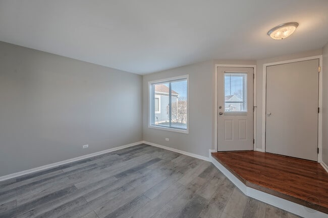 Building Photo - 2722 Wilshire Ct