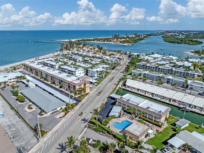 Building Photo - 1400 Tarpon Center Dr
