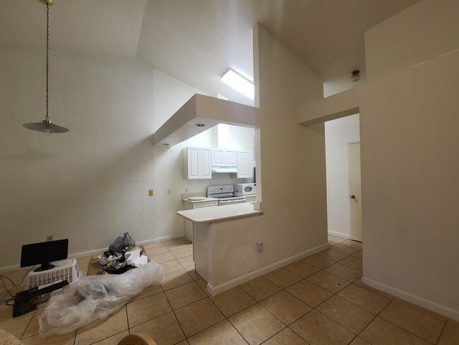 Building Photo - 2842 SW 38th Pl