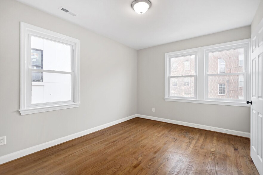 Building Photo - 1614 21st Pl SE