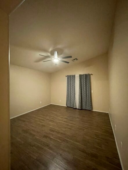 Family Room - 11546 W Longley Ln