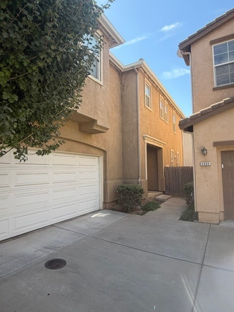 Building Photo - Gorgeous Modesto Home 3 Bedroom 2.5 Bathroom