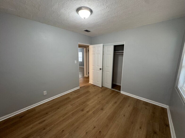 Building Photo - 3828 Rosetree Dr