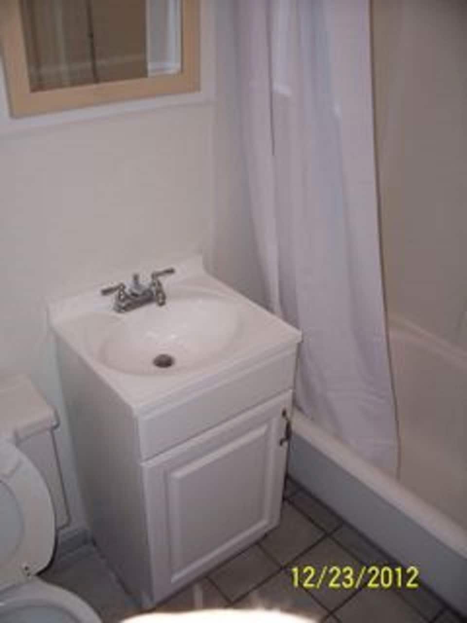 Building Photo - 1110 S 900 E