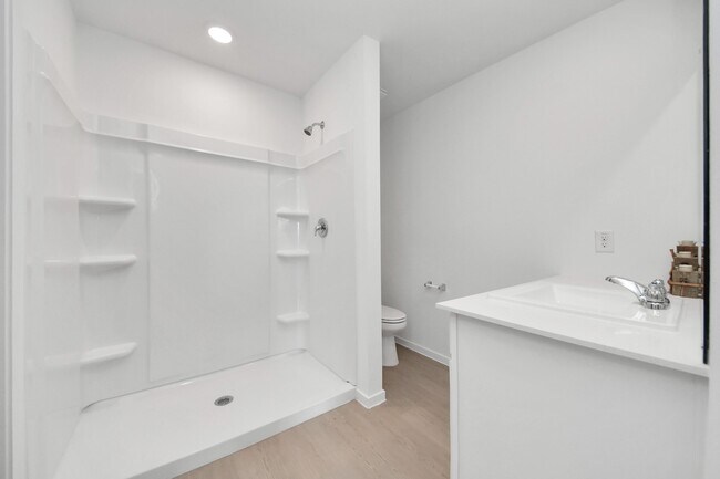 Building Photo - 3012 Sunrise Dr