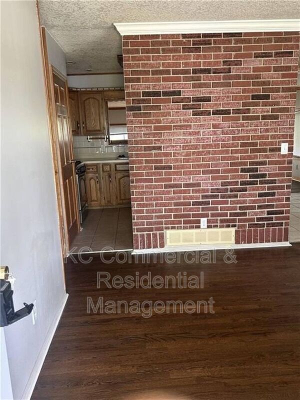 Building Photo - 7809 NE San Rafael Dr
