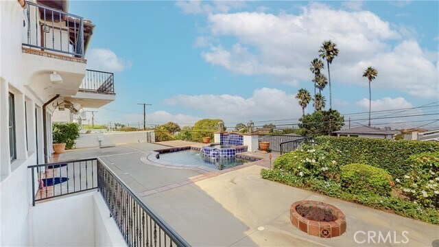 Building Photo - 227 Pso De Granada