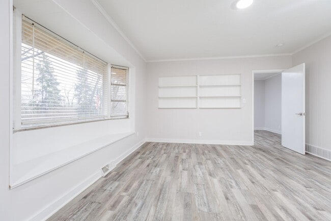 Building Photo - Spacious 2-Bed, 2-Bath Home with Basement – Prime Columbus Location!