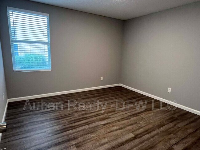 Building Photo - 3849 Irish Setter Dr