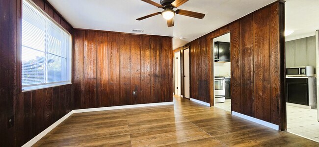 Building Photo - 2136 Bouyer St