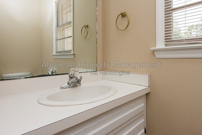 Building Photo - 408 Hunters Ridge Dr