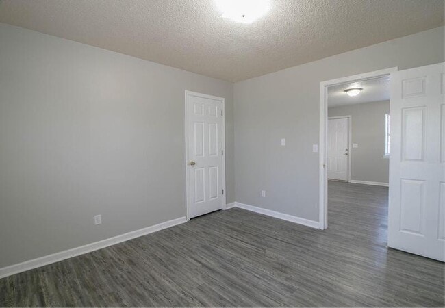 Building Photo - 15-415 Thompsonville Ln
