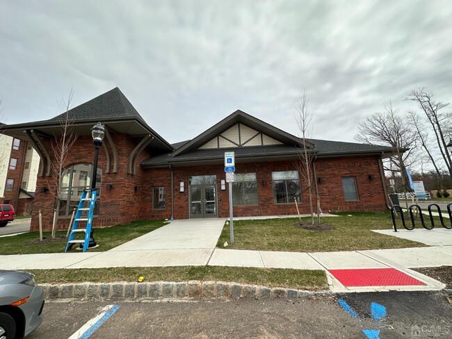 Building Photo - 246 Park Ln