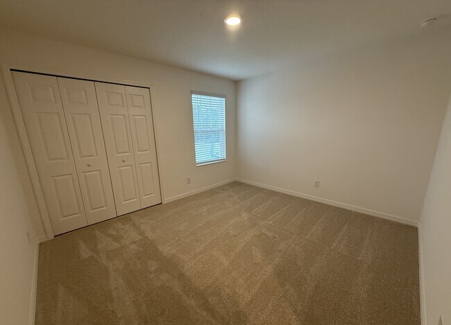 Building Photo - 215 Glass Onion Dr