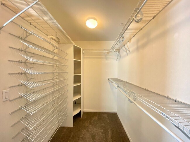 Building Photo - 3621 Vino Biano Ave