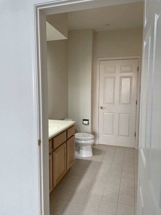 Building Photo - 1914 Farnsworth Ln