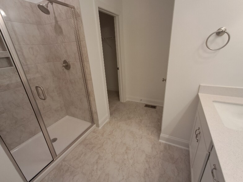 Building Photo - 602 Mkt Grv Dr