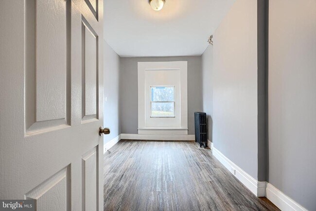 Building Photo - 2533 W Lombard St