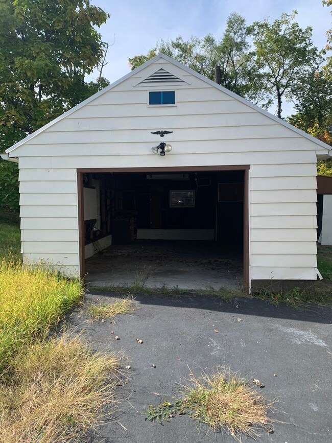 Building Photo - Coming Soon! Charming Cape Cod Near Coloni...