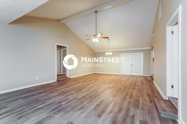Building Photo - 3 Bedroom Pet-Friendly Home in Fort Myers, FL with Main Street Renewal