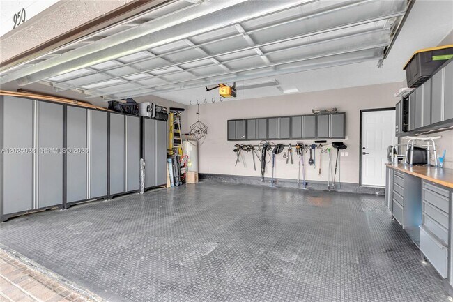 Building Photo - 950 Marina Dr