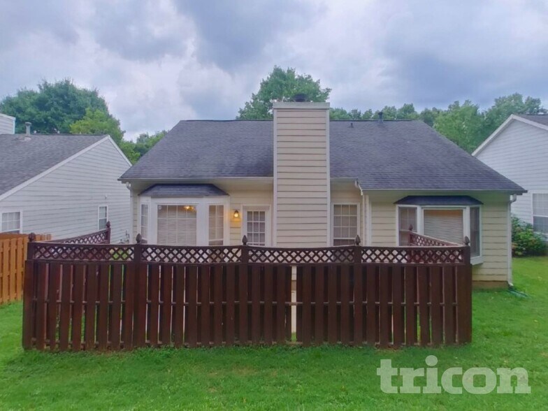 Building Photo - 8523 Lockerbie Ln