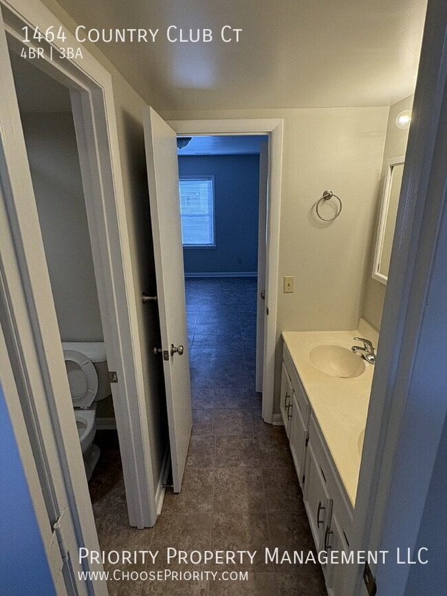 Building Photo - 1464 Country Club Ct